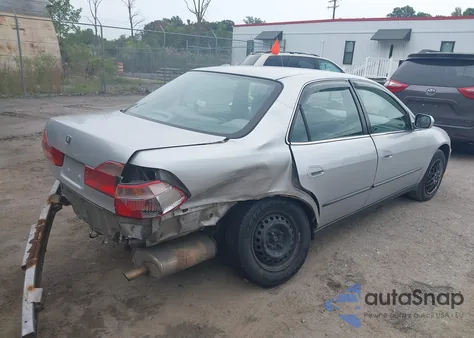 2000 Honda Accord 2.3 Lx z USA, uszkodzony, nr VIN 1HGCG6654YA114847